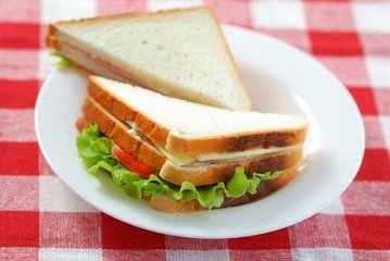 自制三明治，做法簡單的營養(yǎng)早餐，早上你想來一份嗎